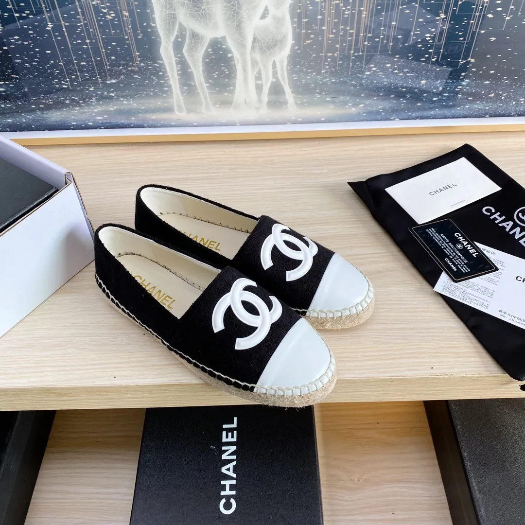 👟👟Ex-factory price 440👟👟 24s new color Chanel ✈️2023s spring and summer new fisherman shoes 😍😍Taikoo Hui purchased three pairs of original development 🐂🐂with purchasing white double-layer outer packaging 🤩Original one-to-one shipment ❗️❗️Code number: 34-42 (34 41 42 customized)